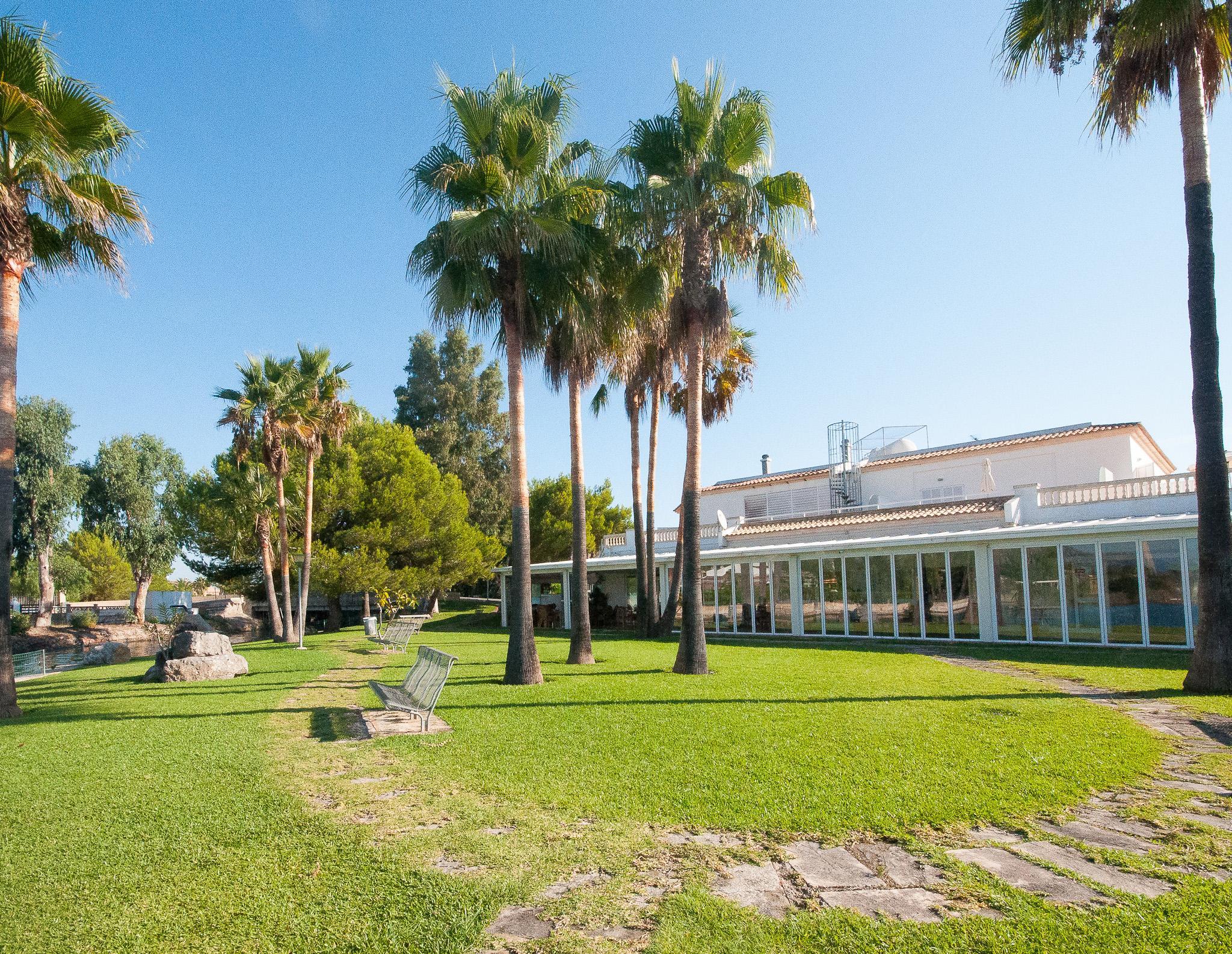 Universal Aparthotel Elisa Playa de Muro  Exterior photo