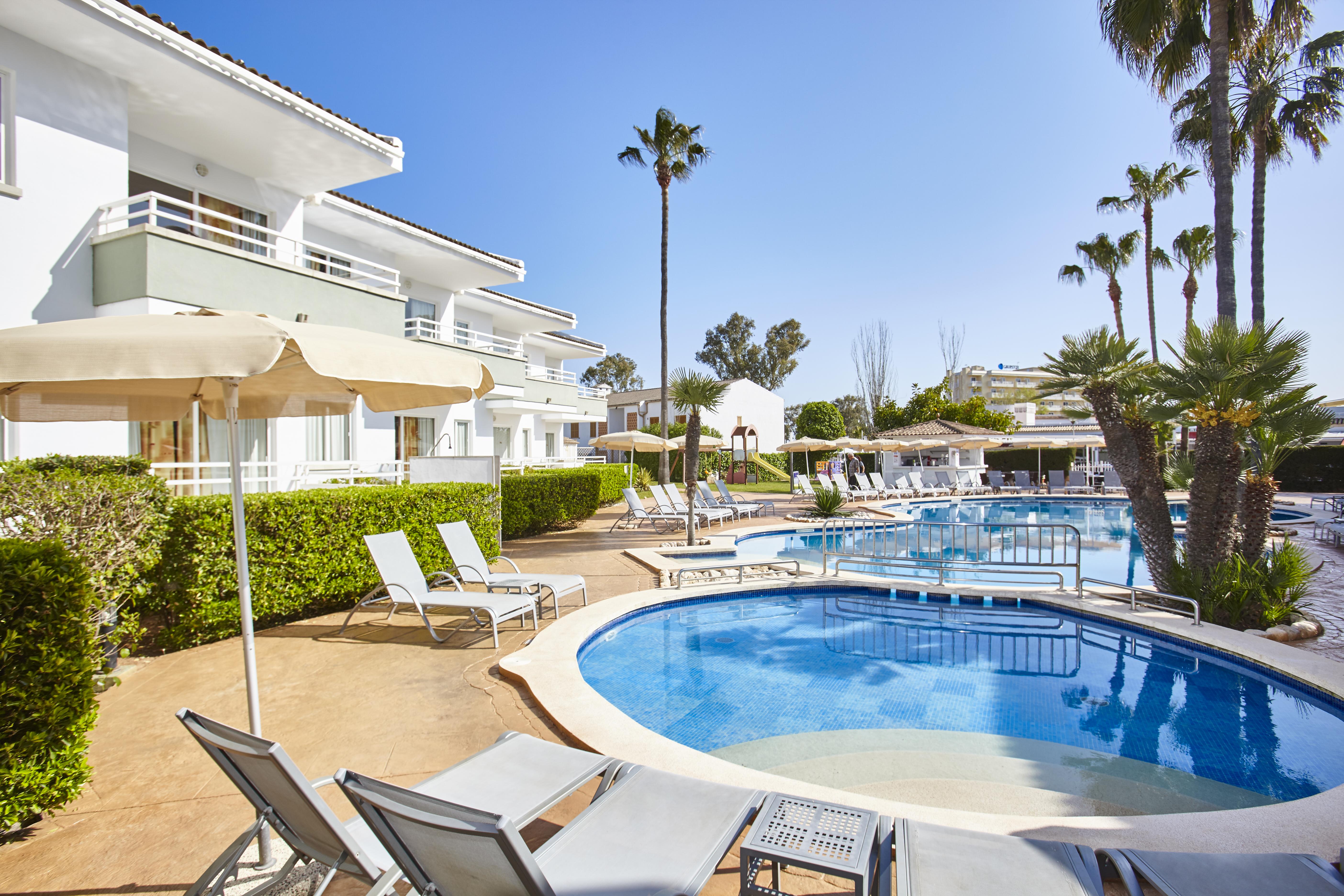 Universal Aparthotel Elisa Playa de Muro  Exterior photo
