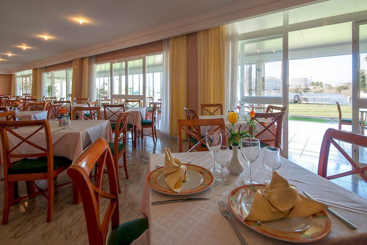 Universal Aparthotel Elisa Playa de Muro  Exterior photo