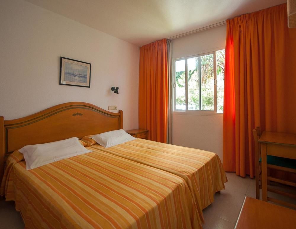 Universal Aparthotel Elisa Playa de Muro  Exterior photo
