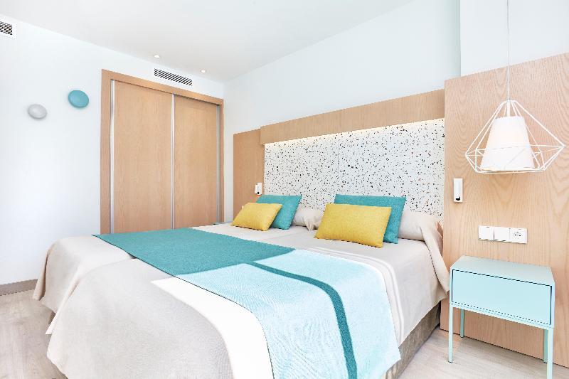 Universal Aparthotel Elisa Playa de Muro  Exterior photo